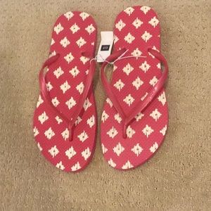 Gap flip flops.